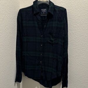 Abercrombie & Fitch ❄️ Navy and Green Plaid Button Down Shirt Size Small